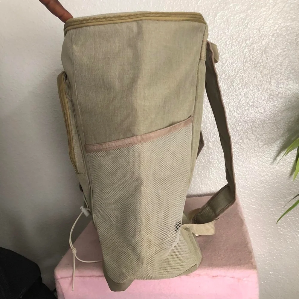 Modelo 40-Can Backpack Cooler Insulated Beige NEW no tags. Measurement in pics